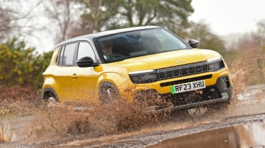 Jeep Avenger Summit - front